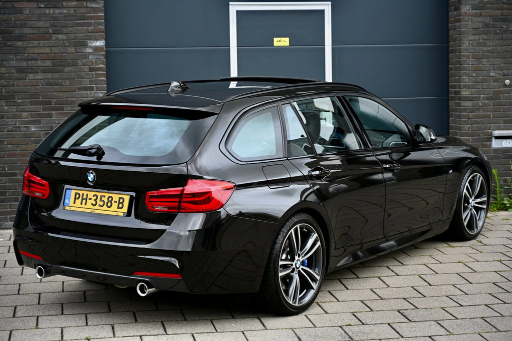 BMW 3 Serie Touring 330i High Executive | M-Sport | Individual | 1e Eig | Leder dash 55388788-1.jpg | Stan Automotive