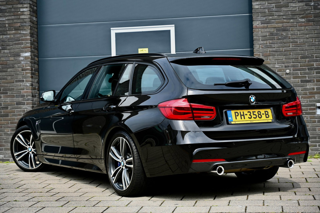 BMW 3 Serie Touring 330i High Executive | M-Sport | Individual | 1e Eig | Leder dash 55388788-2.jpg | Stan Automotive